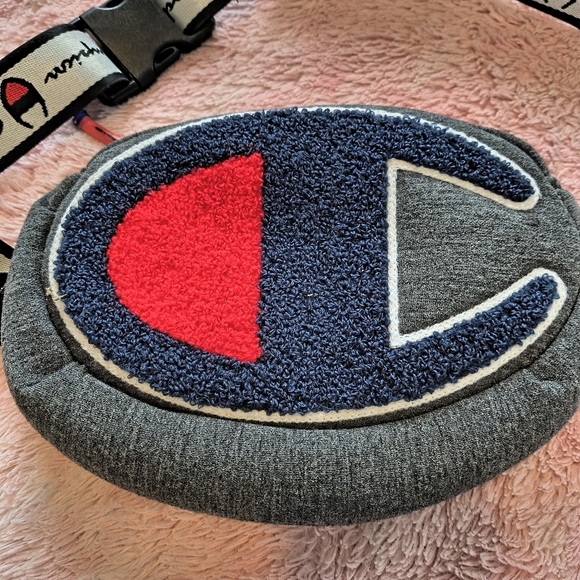 Champion Prime Big C Sling Belt Bag Funny Pack - Picture 2 of 5